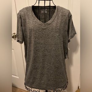 Host Pick! Under Armour Heat Gear Shirt Women's Large L Loose Short Sleeve Gray